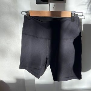 Lululemon Wunder Train Short 6 in
